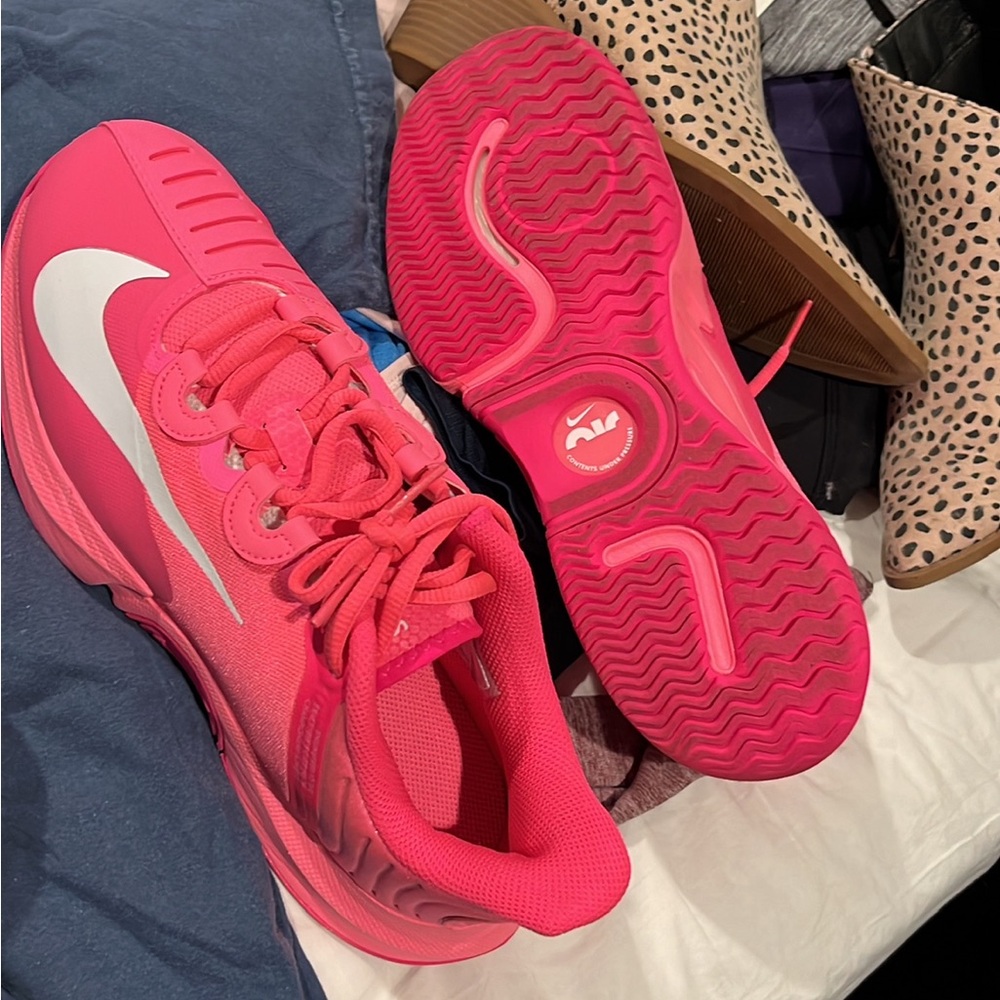 Nike air tennis (for tennis) shoes women’s